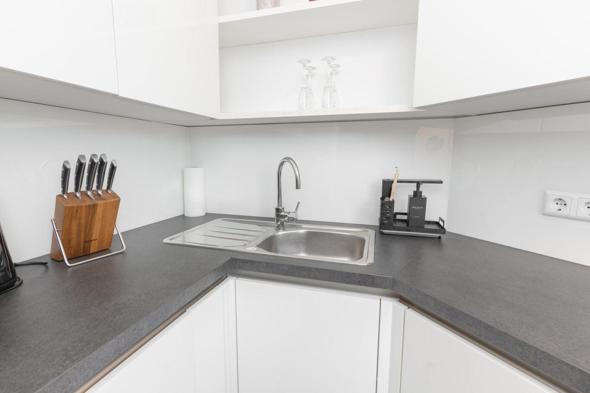 Untersee-suite Istayunixi Seenaehe-terrasse-workspace-netflix-parkplatz Appartement