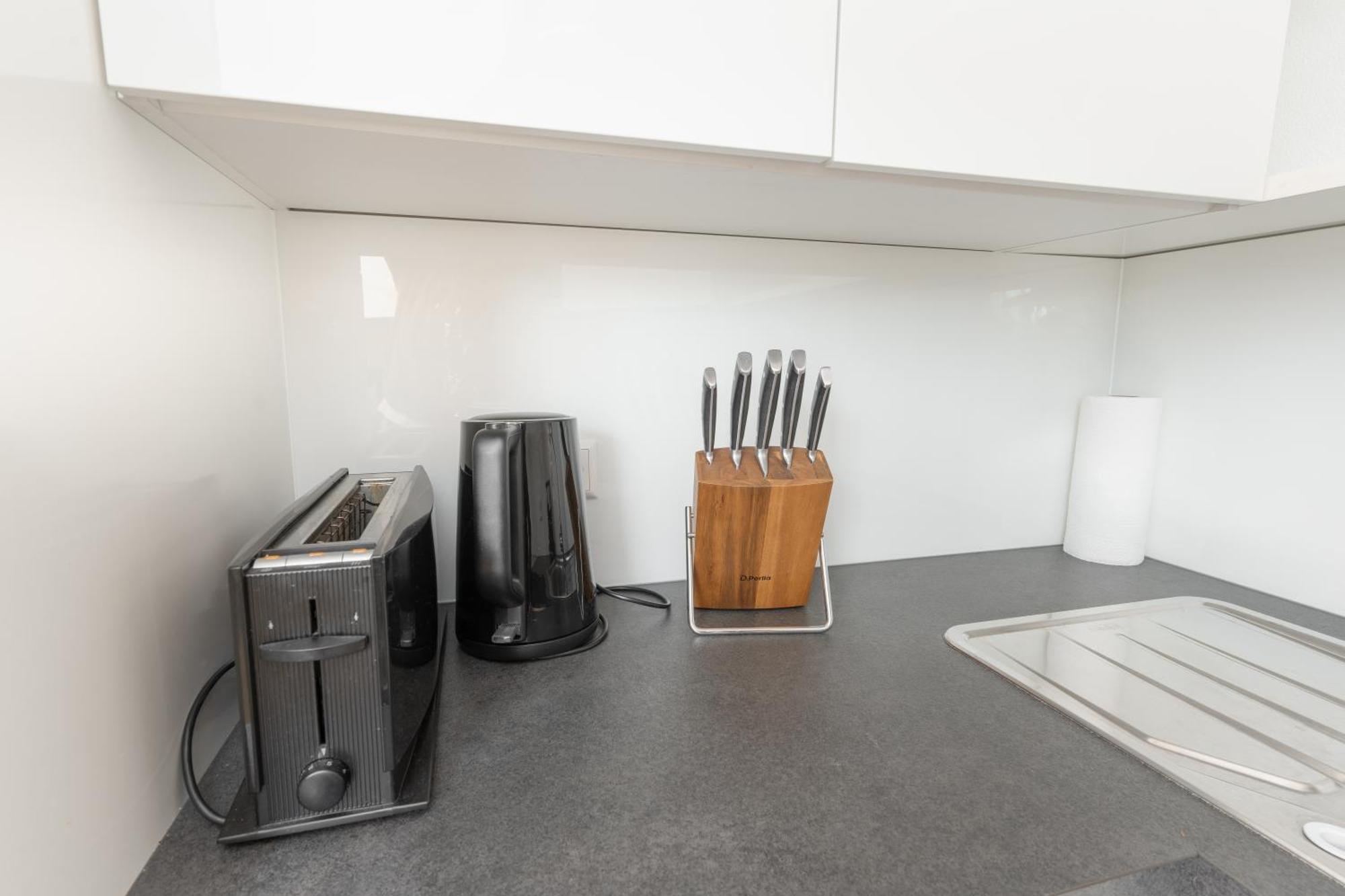 Untersee-suite Istayunixi Seenaehe-terrasse-workspace-netflix-parkplatz Appartement